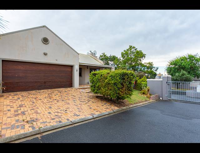 3 BEDROOM HOUSE RENTED IN UITZICHT